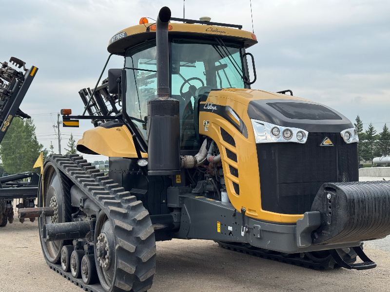 Challenger MT765E: Технічний Огляд