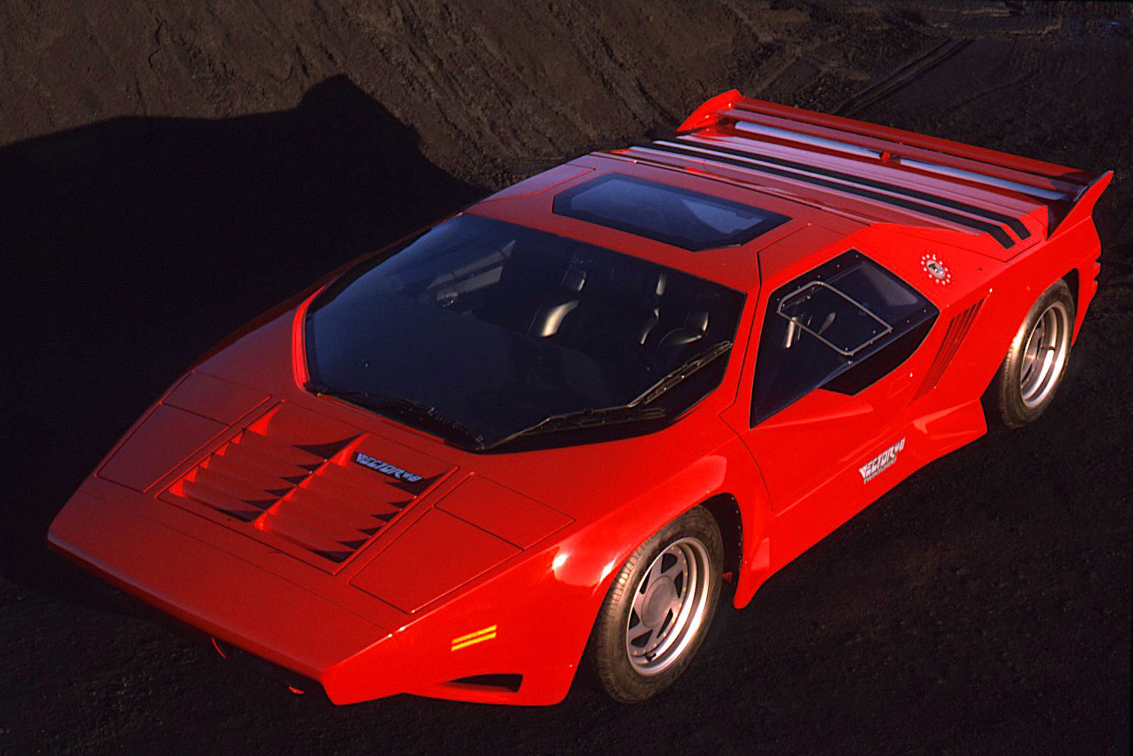 🇺🇸 Vector W8 – американський суперкар мрій 90-х